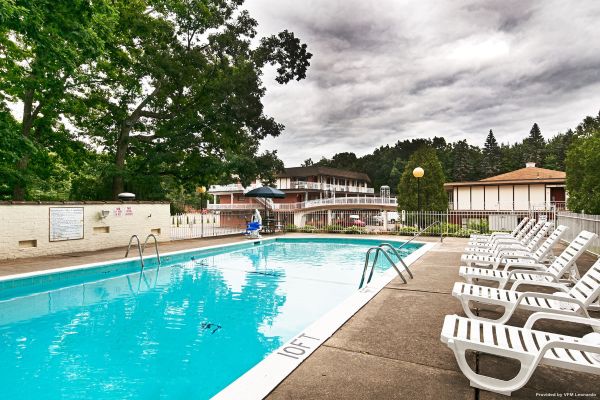 Hotel Red Roof Suites Hazleton